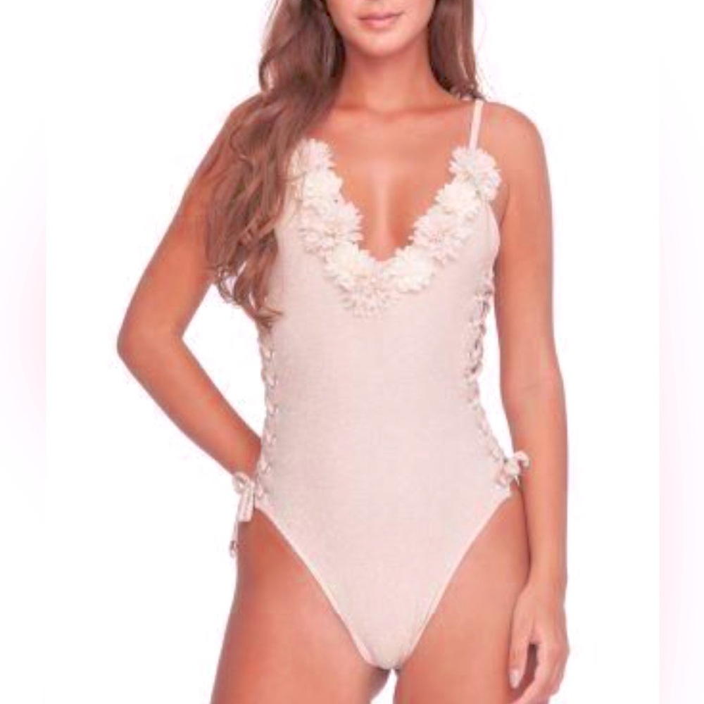 CAPITTANA LLC BLANCA GOLD
SHINY BASIC Retail $180.0